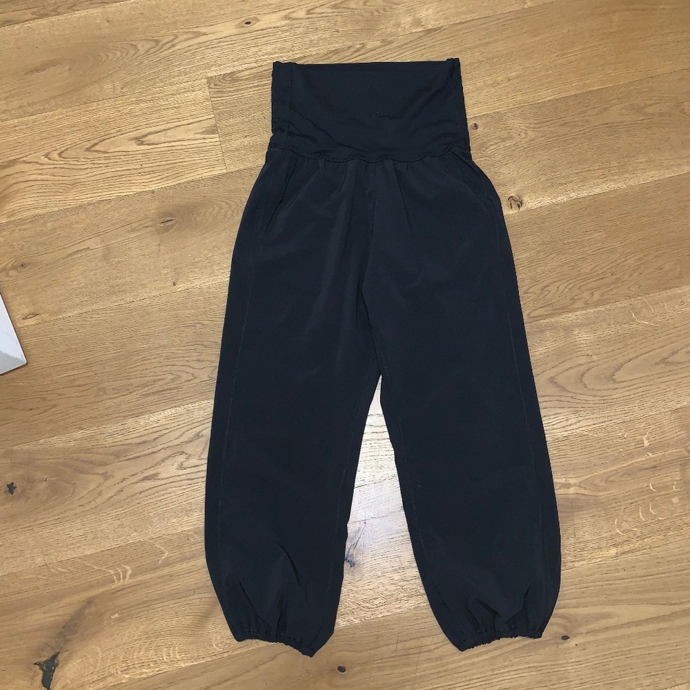 Lulu Lemon cropped puffy pants